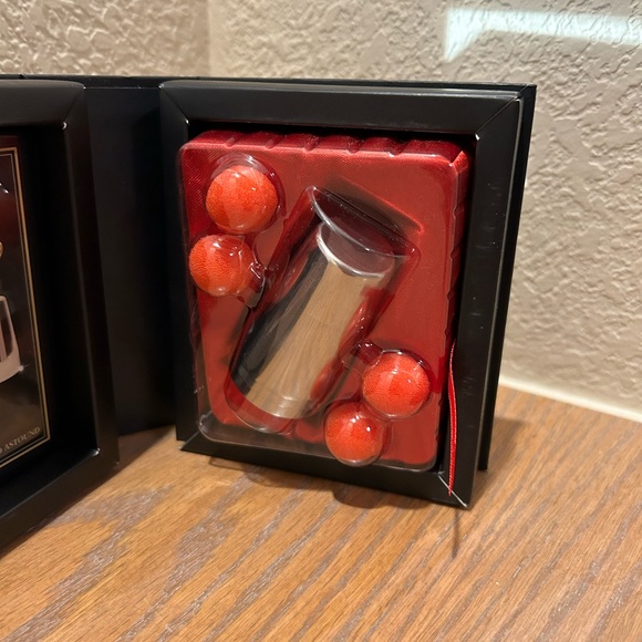 Magic Tricks: Classic Illusions to Amaze & Astound - Picture 3 of 4